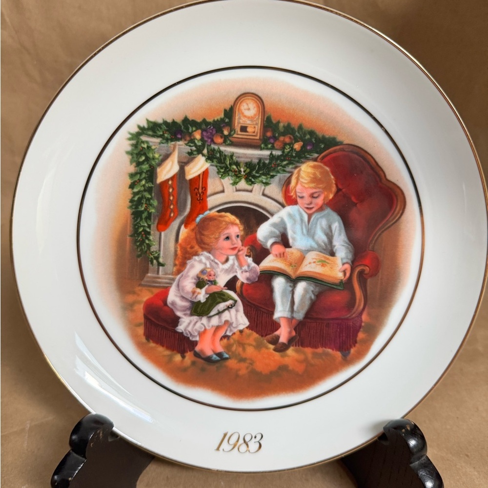 1983 Avon 3rd Edition Christmas Memories “Enjoying the Night Before Christmas”